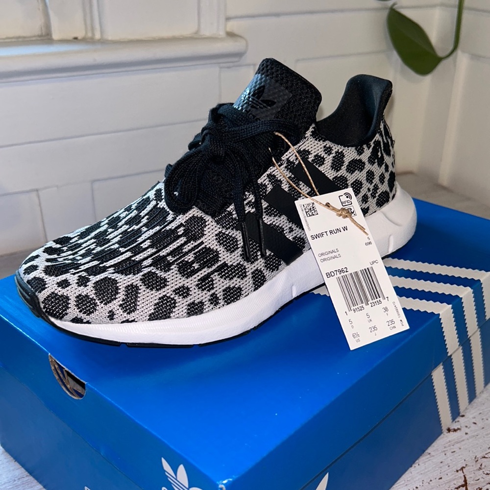 New inbox, Adidas swift, run, black/carbon size 6.5 great gift!!